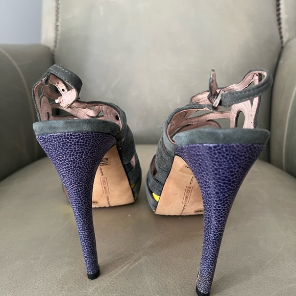 Vince Camuto Jiris Heels - Picture 5 of 6